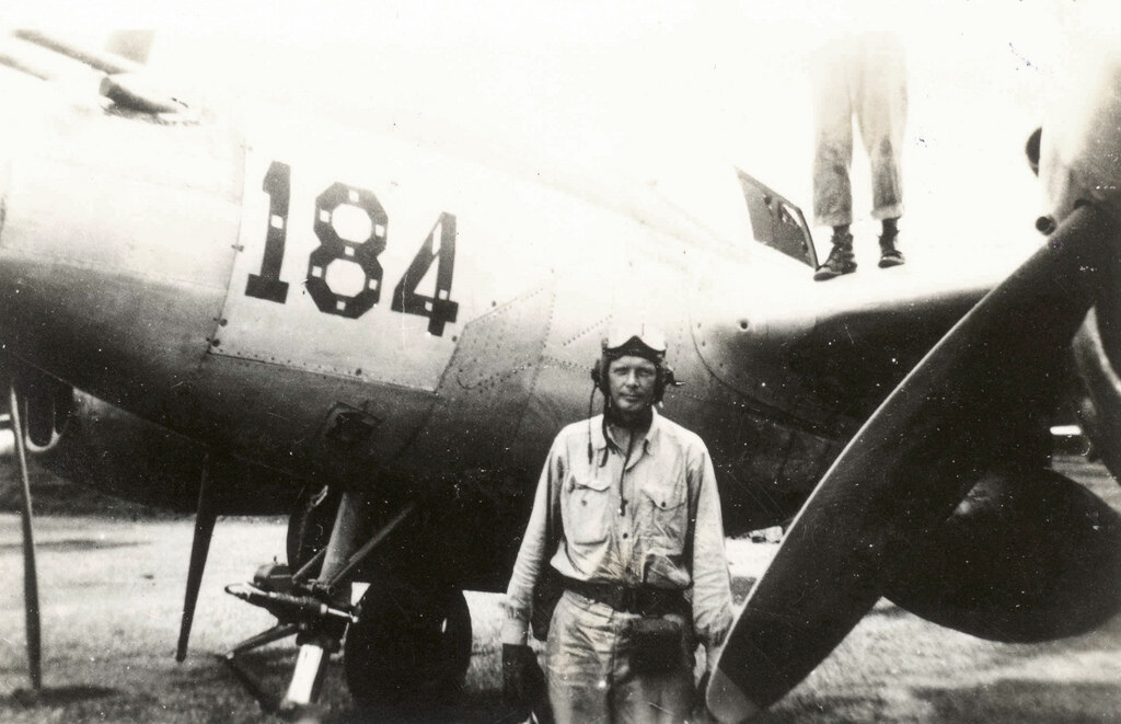 Charles_Lindbergh_with_a_Lockheed_P-38J_Lightning